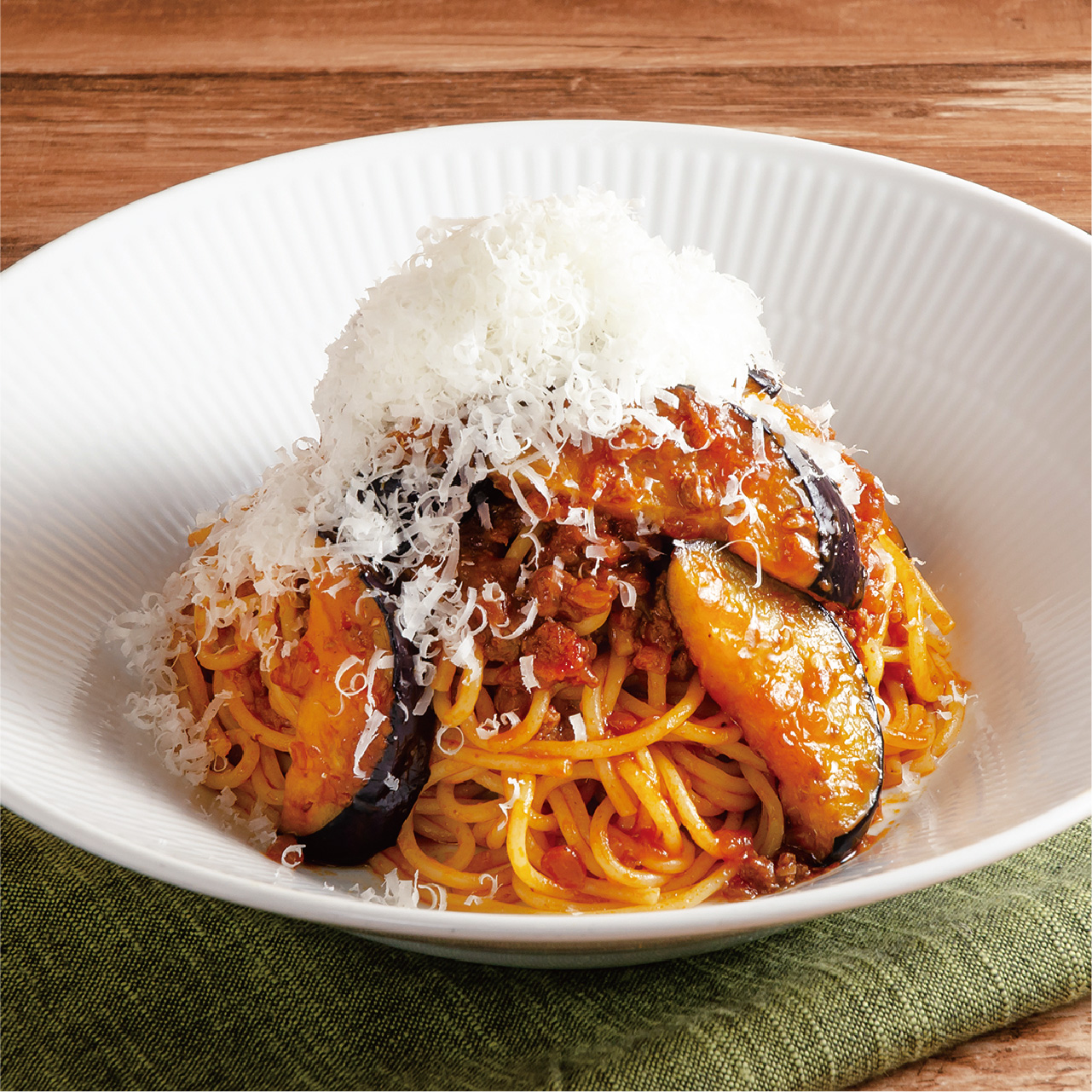 なすとパルミジャーノチーズの濃厚ミートソース