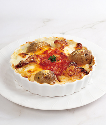 新じゃがいもとローストチキンのマカロニグラタン