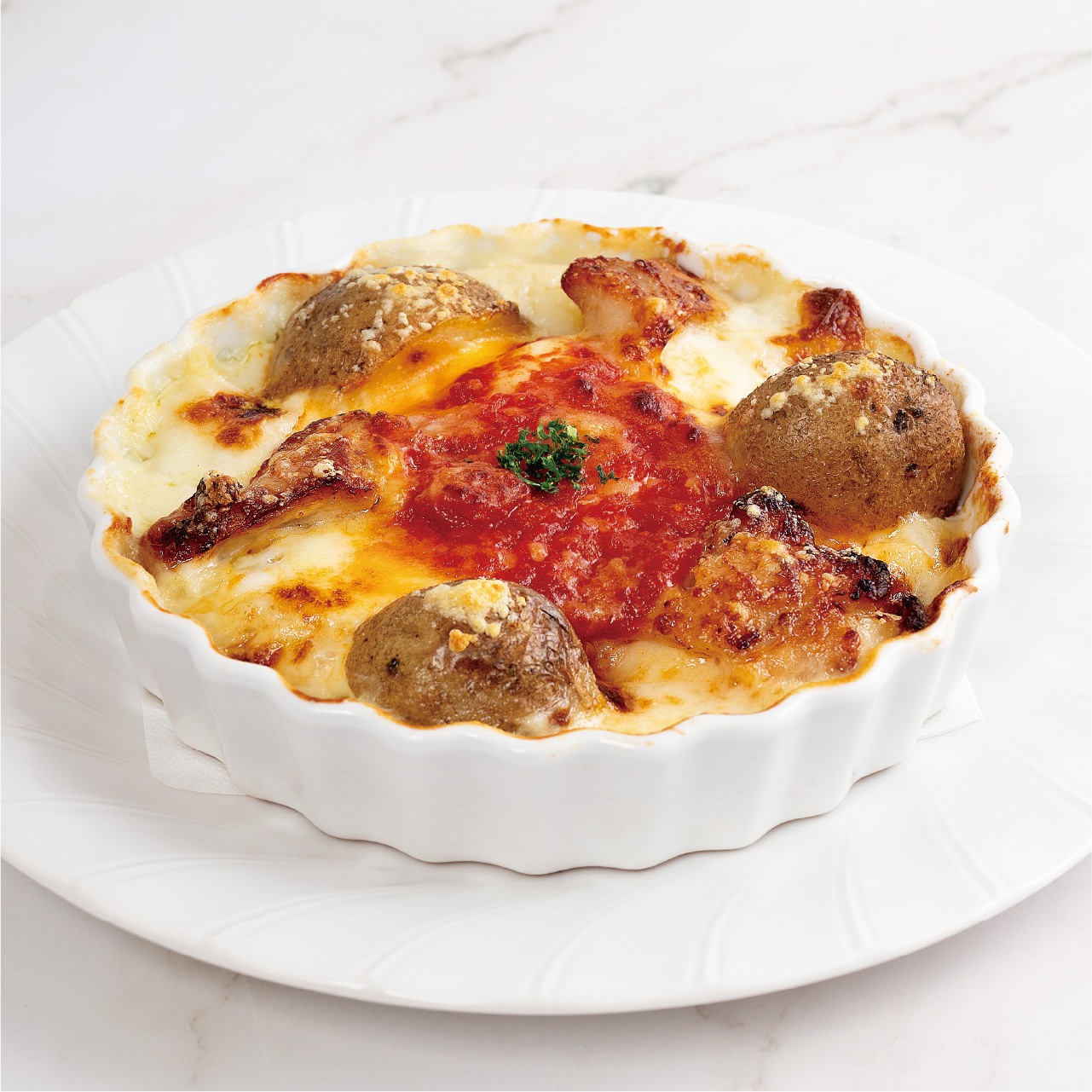 新じゃがいもとローストチキンのマカロニグラタン