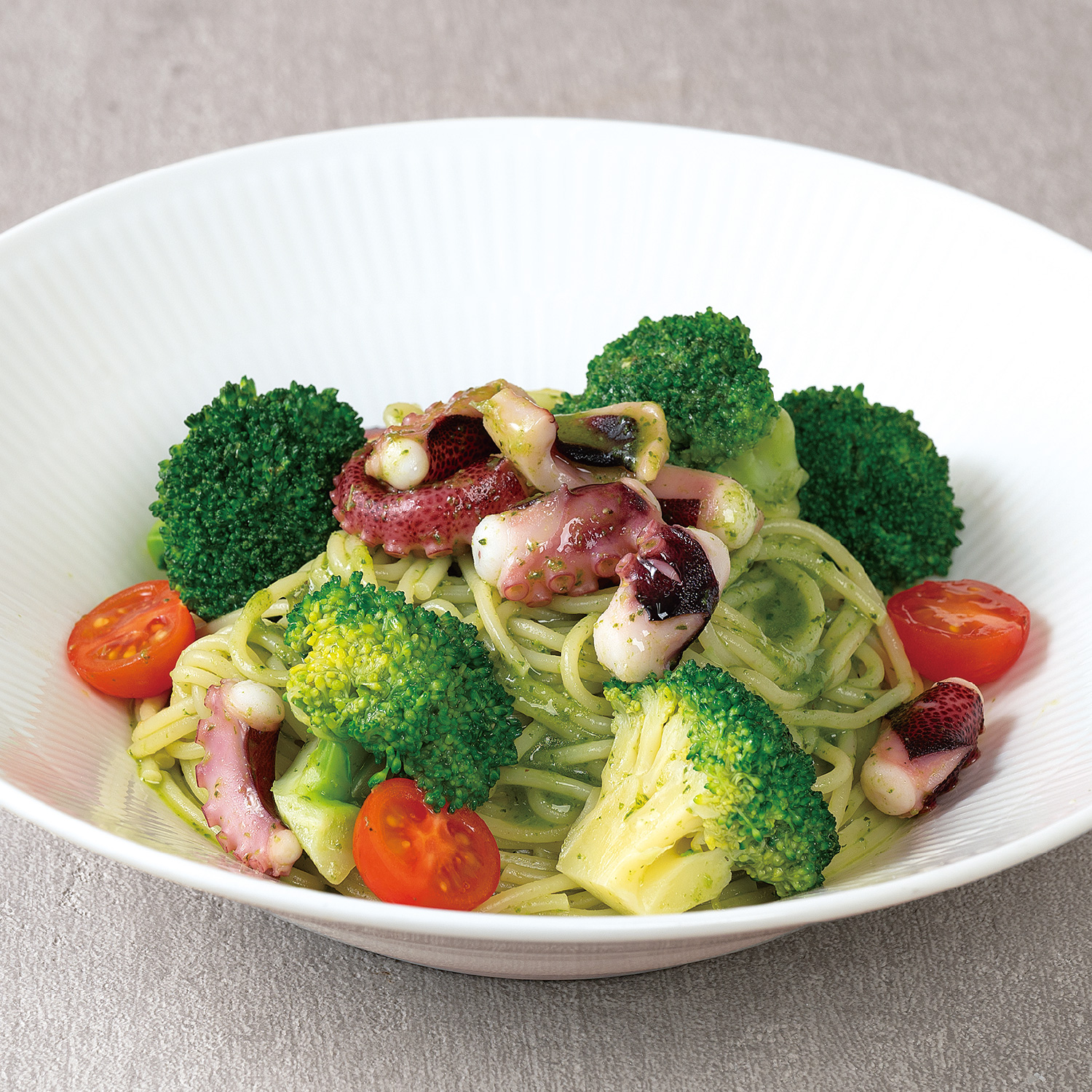 やわらかタコとブロッコリーのジェノベーゼ