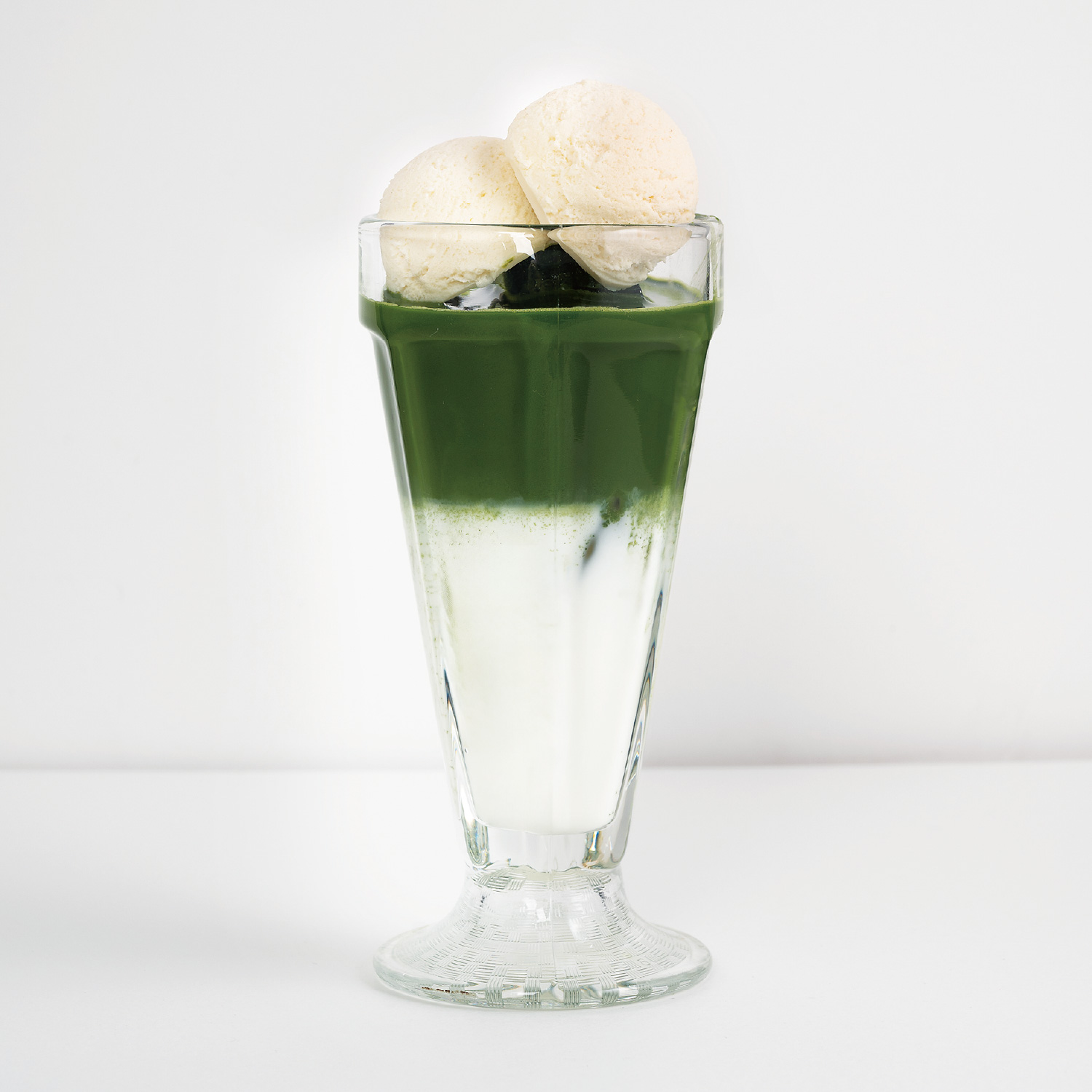 やわらか牛タンシチューの鉄板オムライス